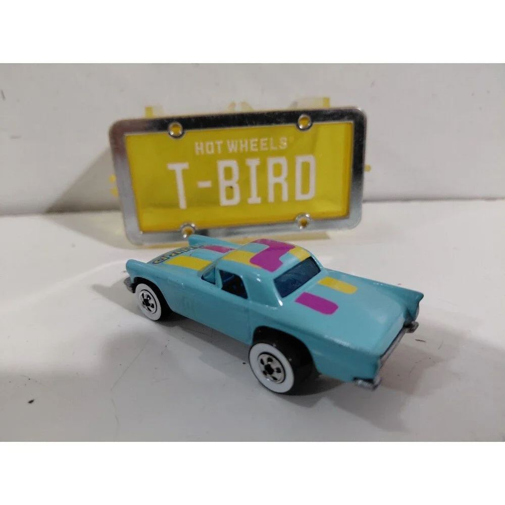 Hot Wheels Park N' Plates 1:64 Die Cast Ford Thunderbird Classic Car w/Case